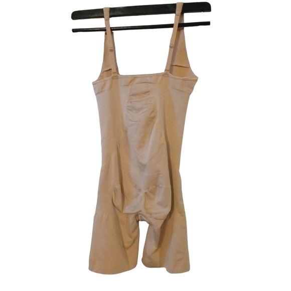 Bodysuit Accents by Spanx Neutral Tan Shapewear Adj. Strap Open Chest/Thigh XL - Picture 5 of 9
